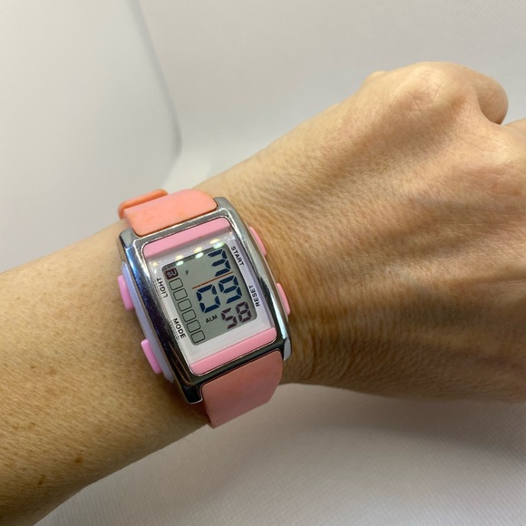 Pink digital fashion watch with day and alarm - Picture 5 of 12